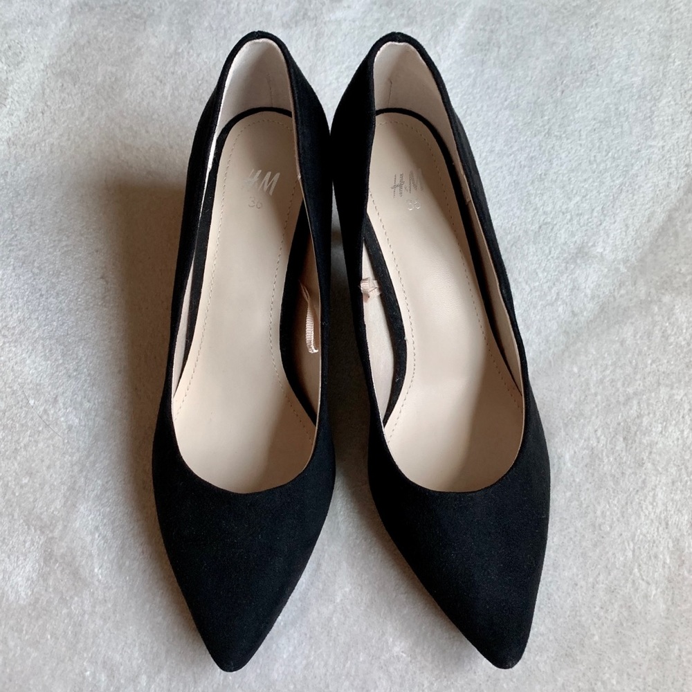 H&M Black Suede Pumps